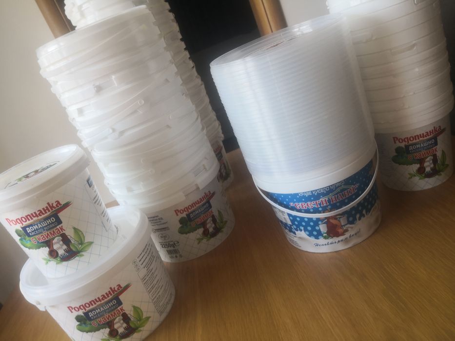 Пластмасови кофи от 2.25кг кисело мляко