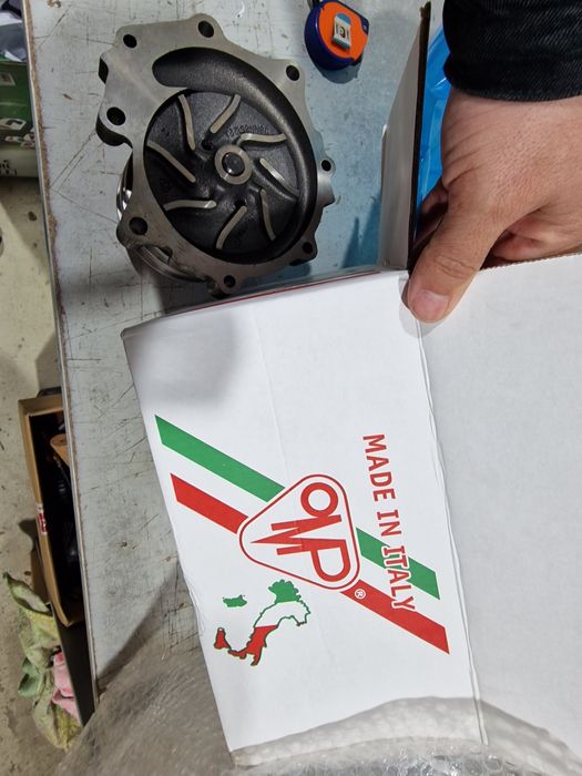 Pompa apa tractor ford 7810 import Italia este originala preț 650 lei