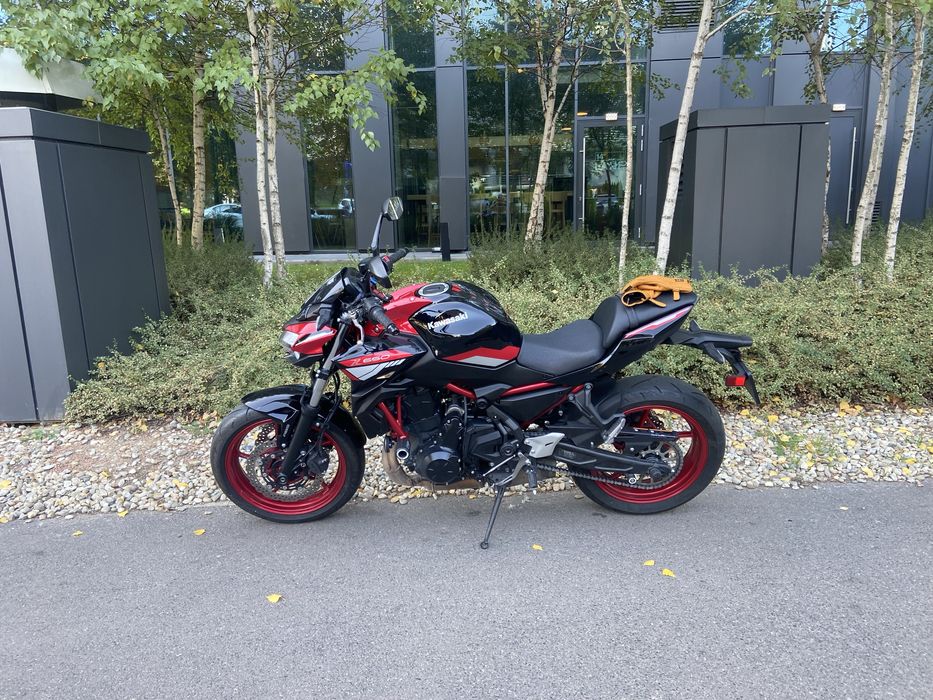 Kawasaki Z650 Negru/Rosu - Garanție Mai 2026
