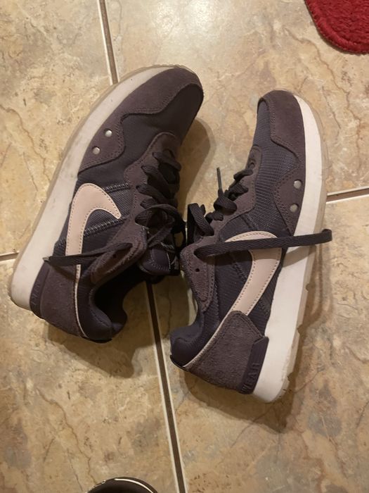50lei  încălțăminte sport Nike mărimea eur37.5damă