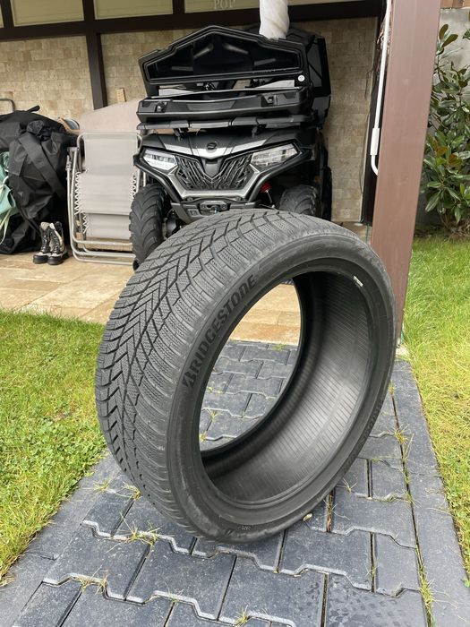 Vand 4 anvelope iarna Bridgestone R21 285/40 ca Noi!