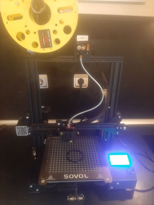 Ender 3 pro 3D printer