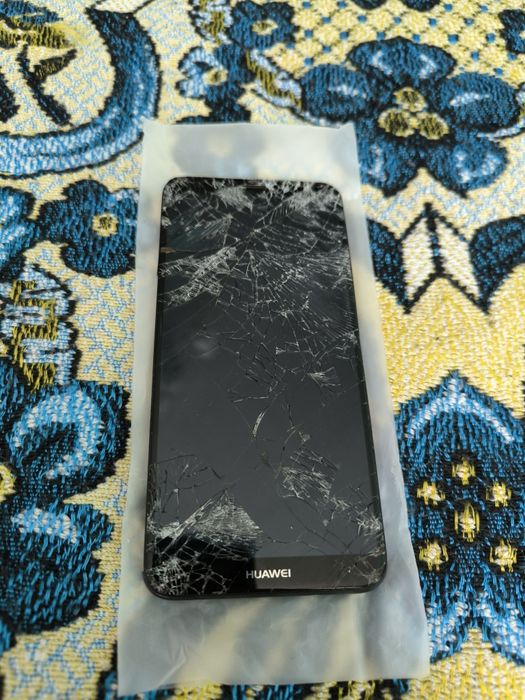 Телефон на запчасти huawei mate 10 lite