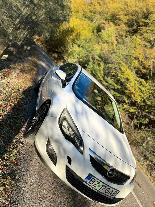 Opel Astra J 1.6 Benzină / 2009 / 105 CP / Preț bun