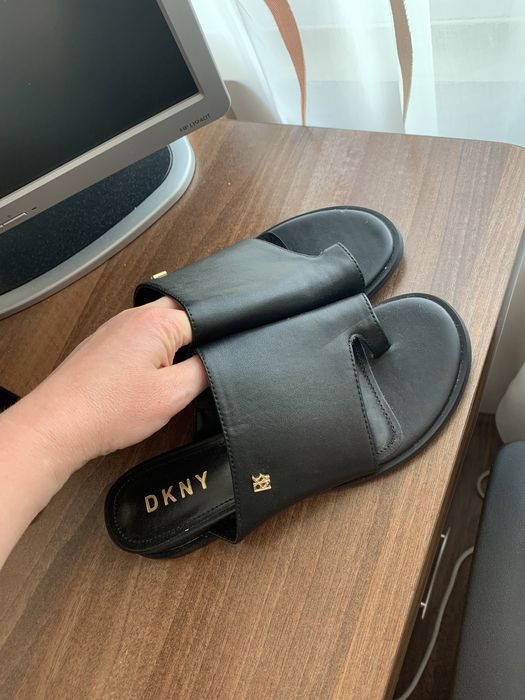 Sandale DKNY noi foarte frumoase marimea 37