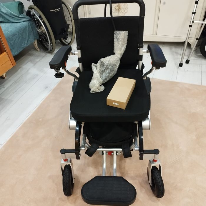 Нова Сгъваема електрическа инвалидна количка
