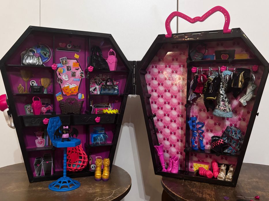 Монстер Хай игровой набор шкаф Дракулауры