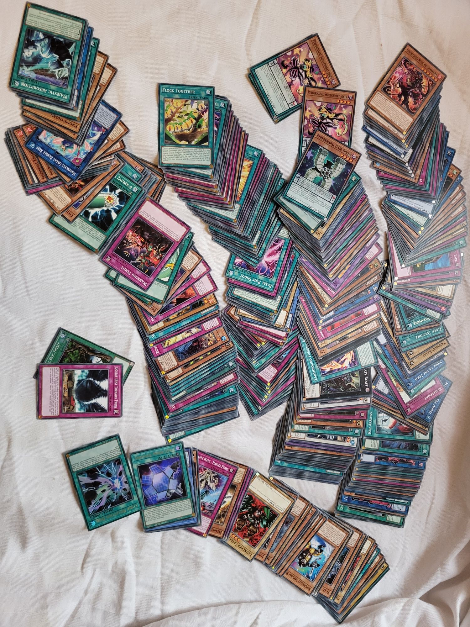 Cărți yugioh lot 100