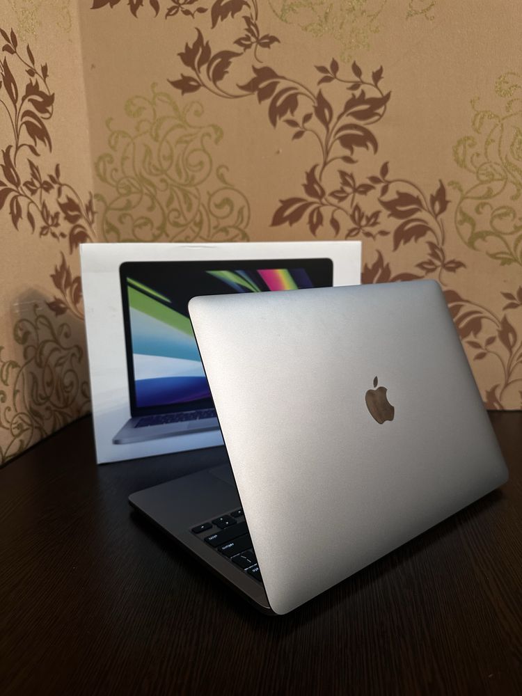 Macbook Pro 2022 M2