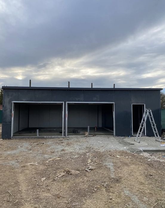 Vand garaje auto pe structura metalica