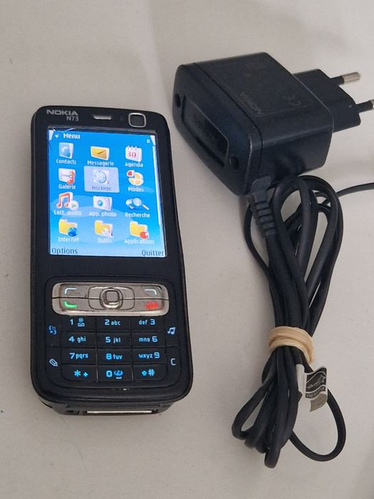 Telefon Nokia N73 cu o fisura micuța pe display stânga sus