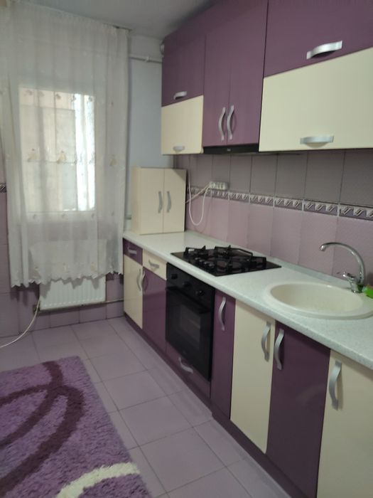Închiriez apartament