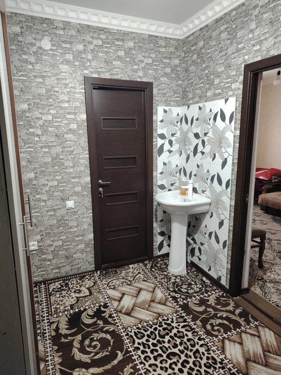 Квартира 2хонали 53кв 2-каватда харбийланики Гойбу коллеж ёнда