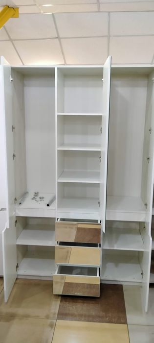 Шифоньер продам белый с зеркалами