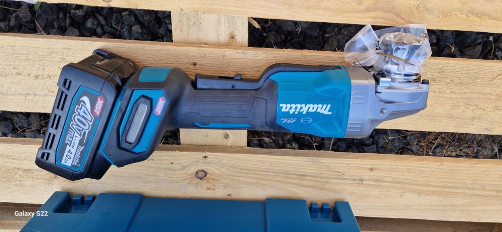 Makita polizor pe acumulator de 40 V