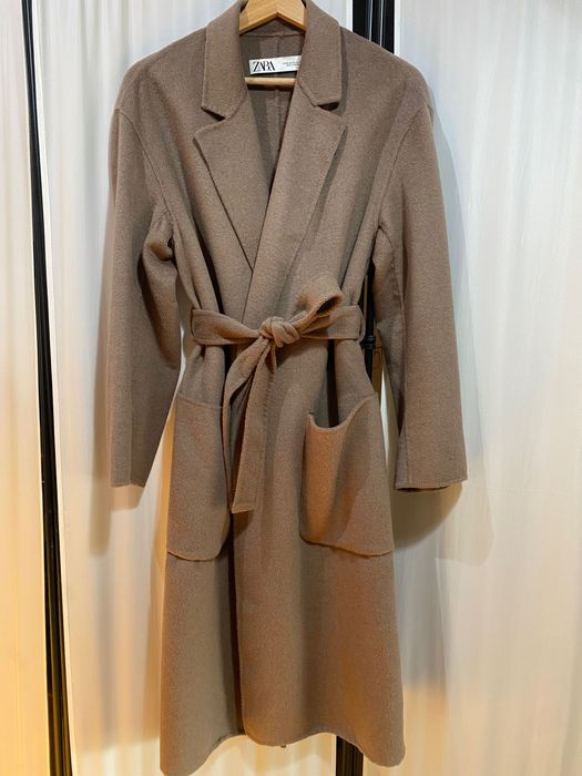 Вълнено палто тип халат Zara в тъмно бежово