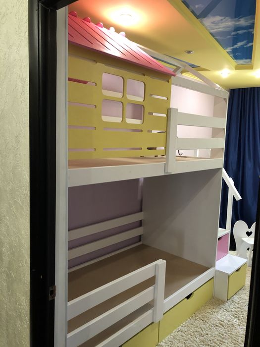 Продам детскую кровать двухяростную