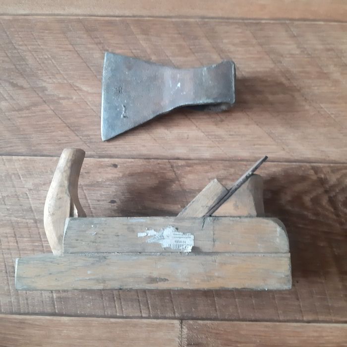 Продам рубанок и топор за 2000 тенге