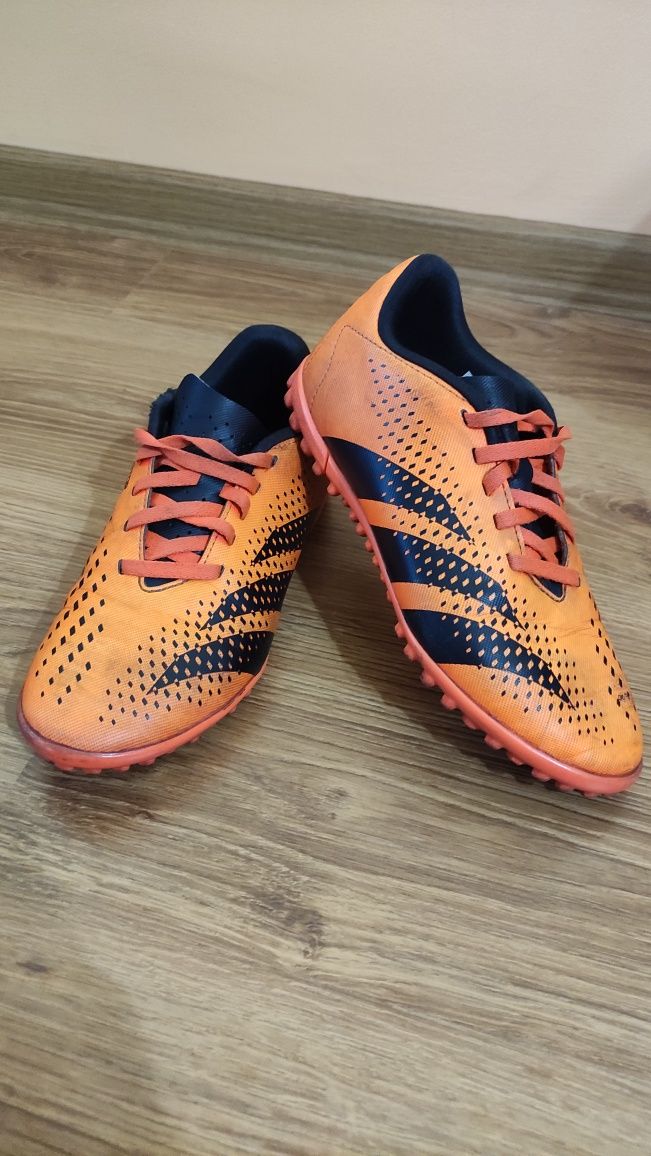 Adidas футболни стоножки 35 номер