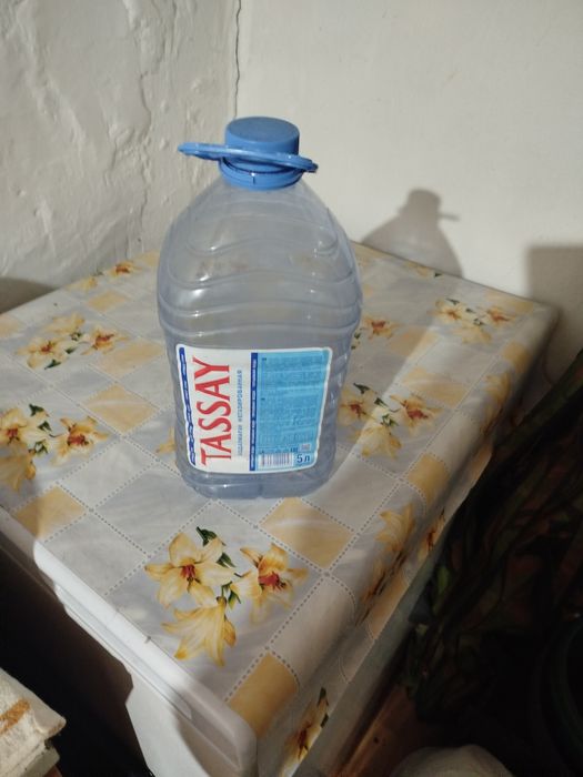 Продам 5 литровые баклажки,баклажки можно применять под воду.