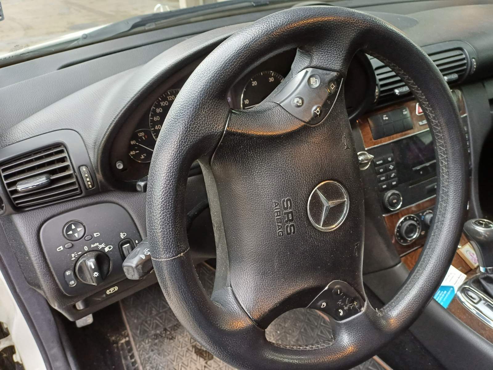 Продавам мерцедес С 200