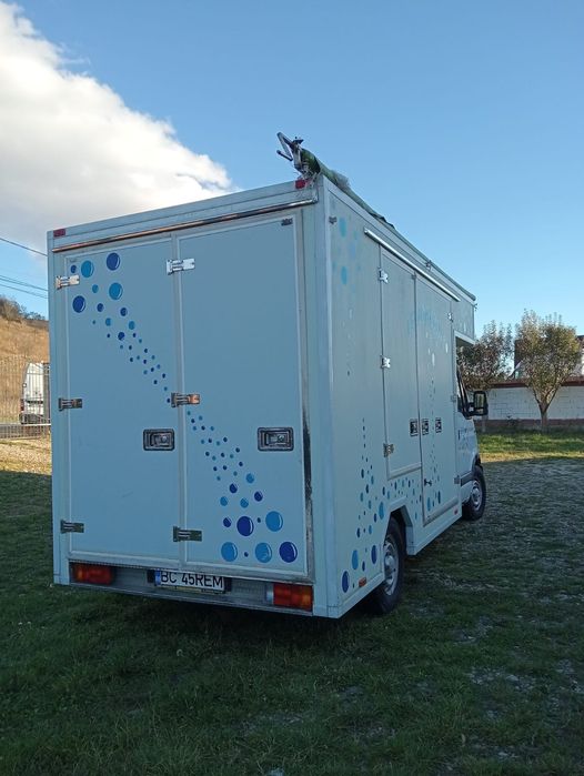 Autilitara fast food stradal