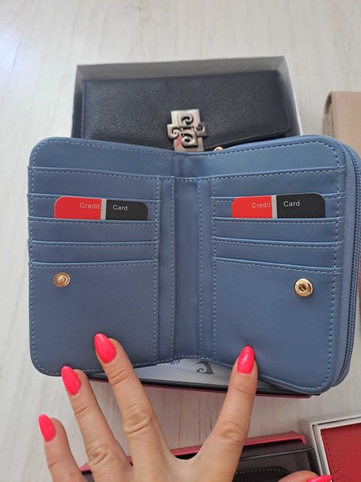 Дамски портмонета