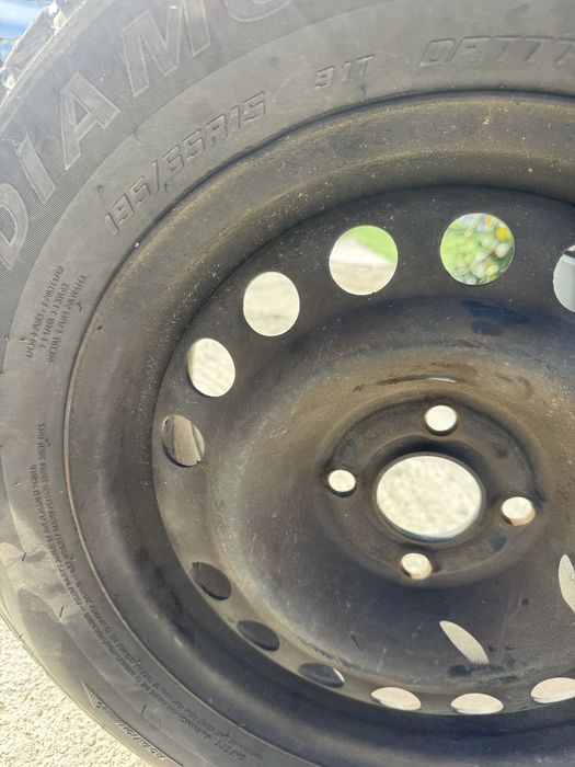 Vand 3 anvelope cu janta tabla