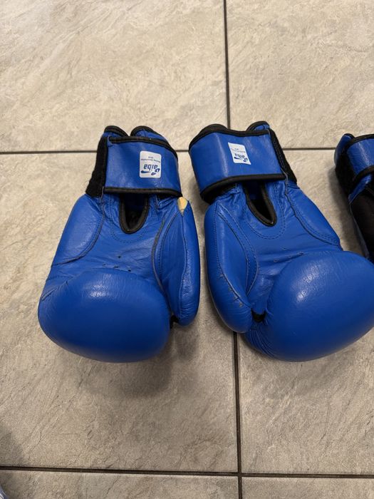 Боксерские перчатки Everlast