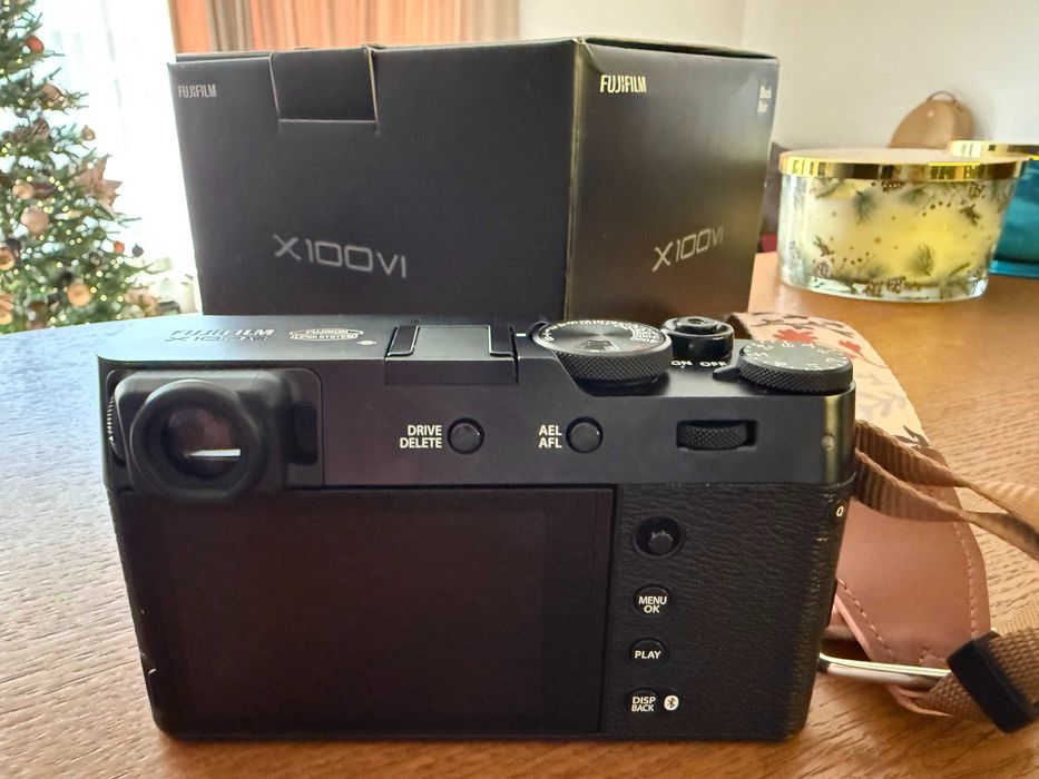 Фотоапарат Fujifilm X100VI Черен - отлично състояние, като нов