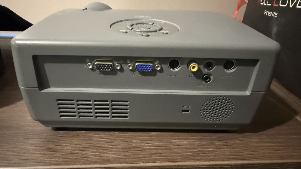 Проектор Toshiba TDP-S8