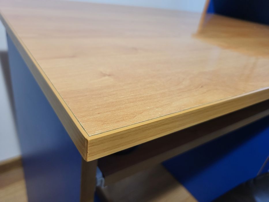 Bibliotecă  cu multe rafturi + birou, cameră de tineret, de studiu