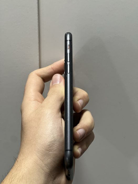 iPhone 11 128GB • Negru • Liber retea