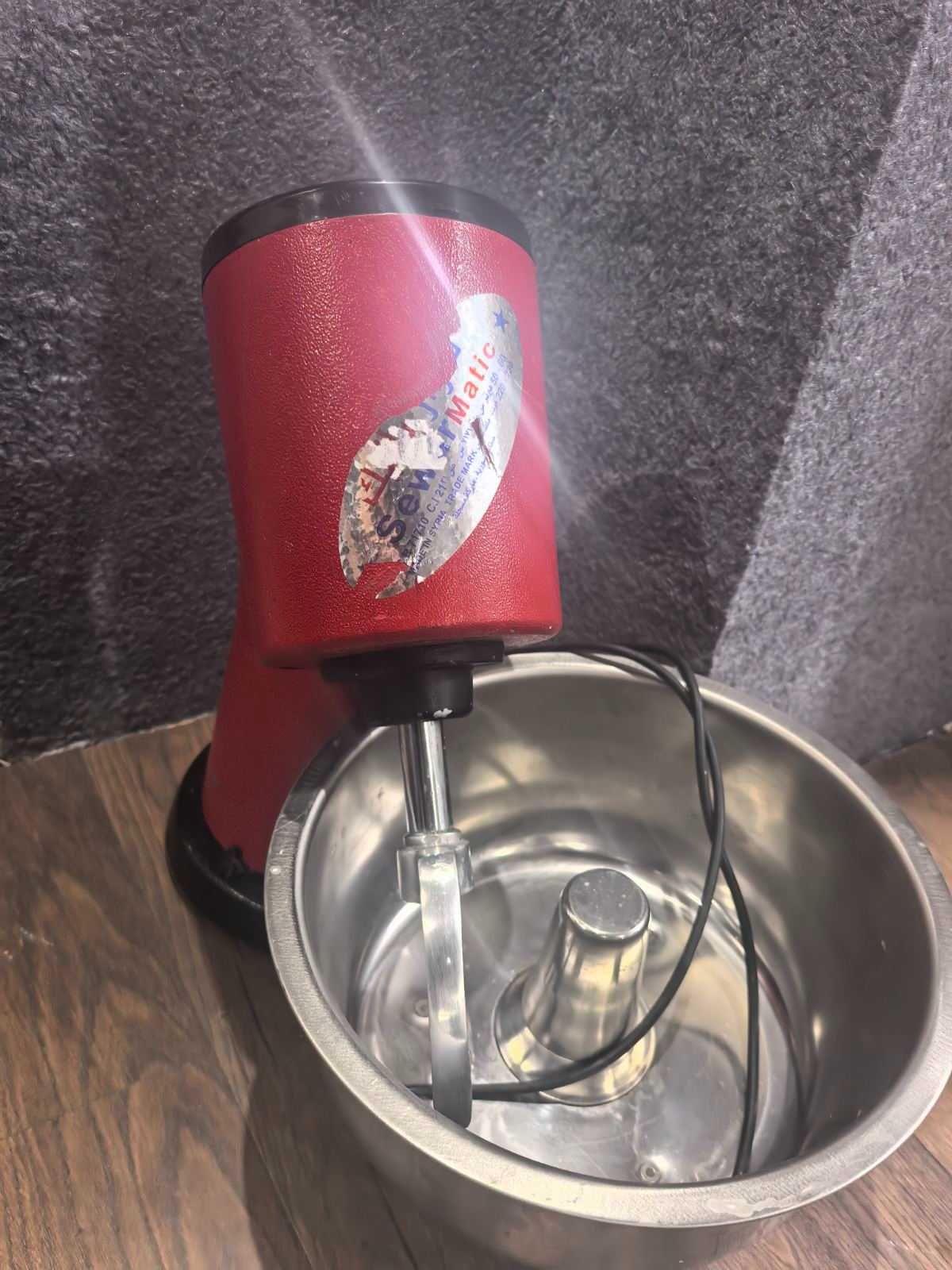 Тестомесачка чисто нова