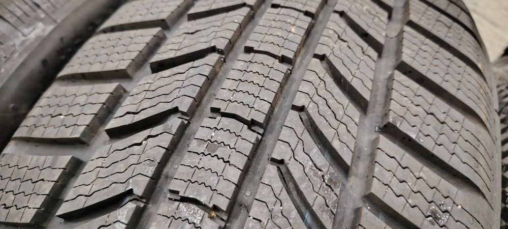 235 55 R18 Continental winter TS870