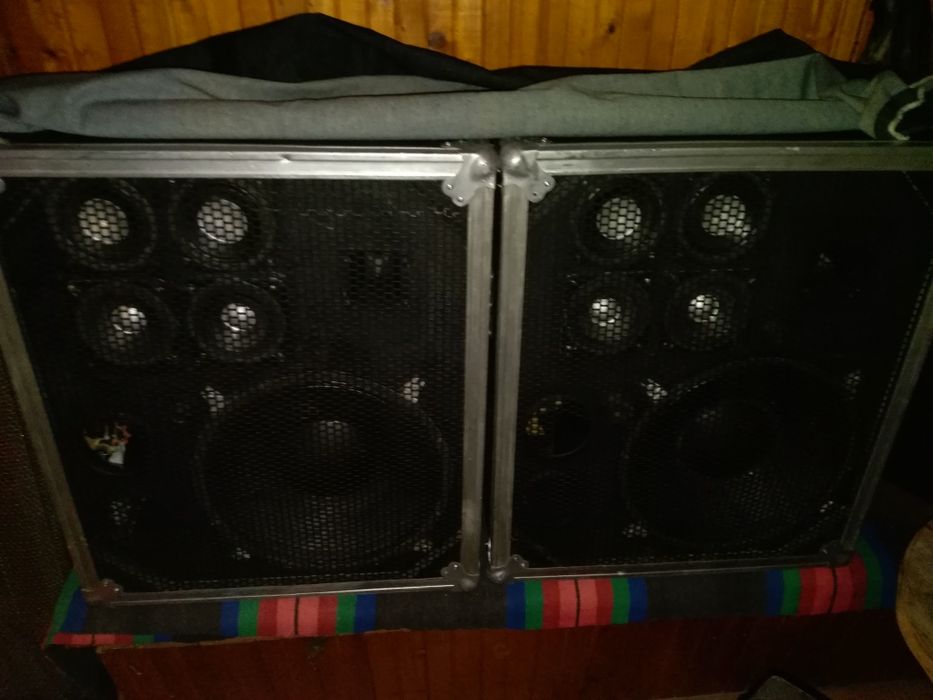 Продавам два броя професионлни тонколони