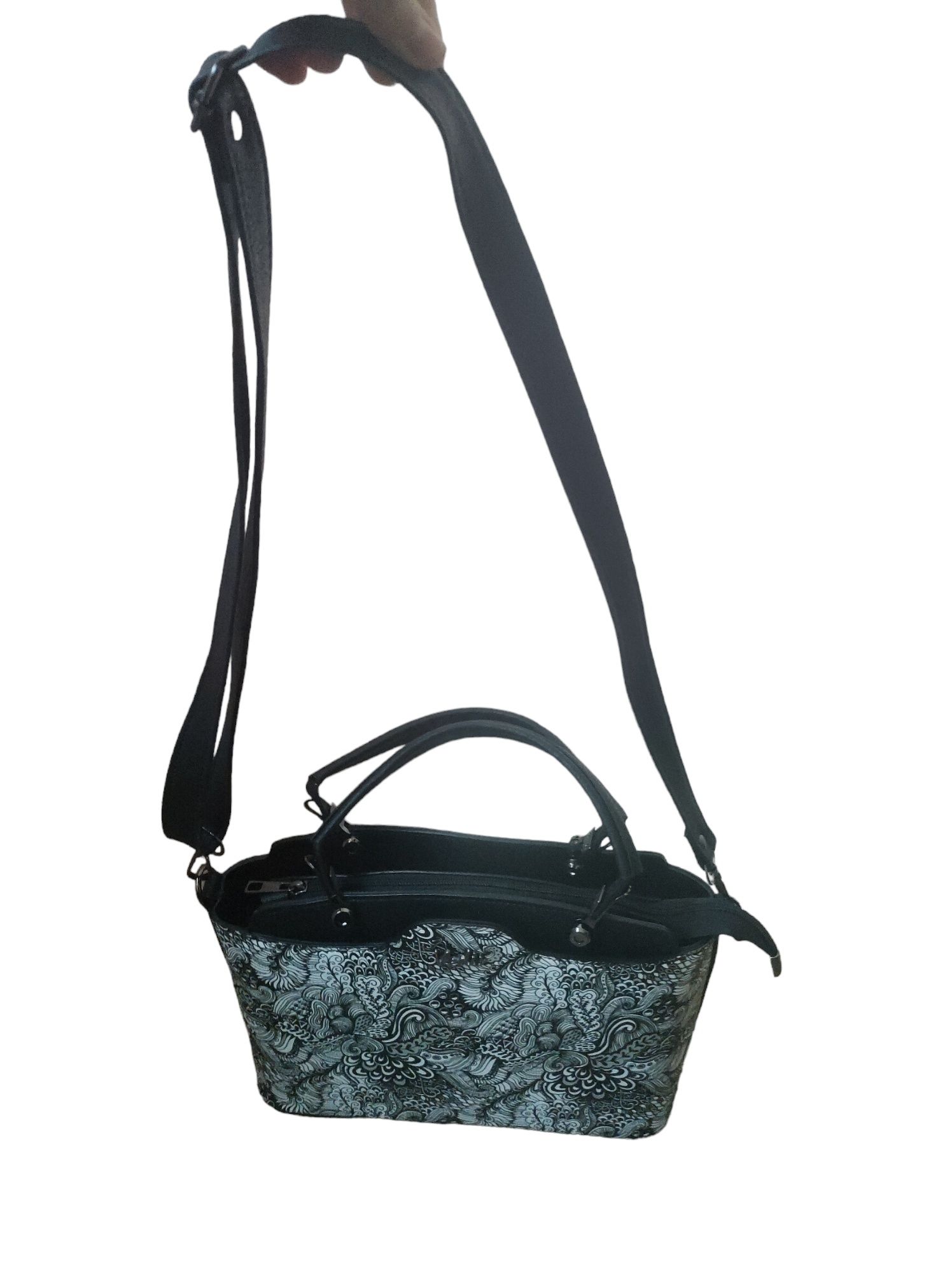 Стилна дамска чанта, подходяща за офис или ежедневна употреба