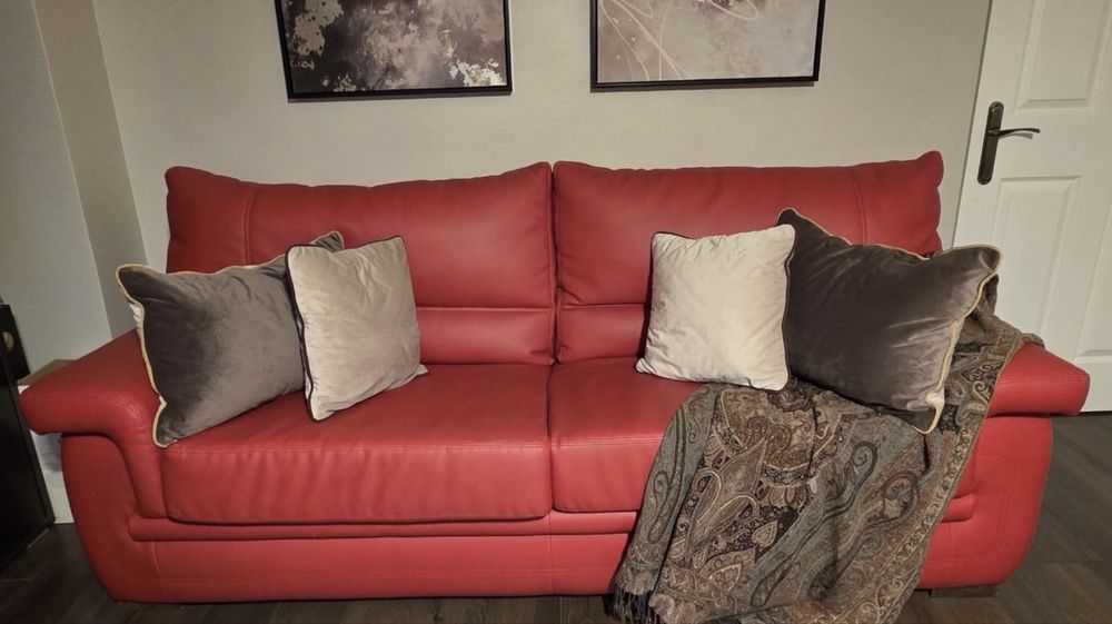 Set living: canapea, fotoliu, masa cu 4 scaune, masuta de cafea