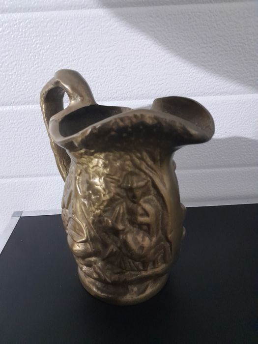 Bronz masiv,  carafă veche din bronz masiv,  3,3 kg