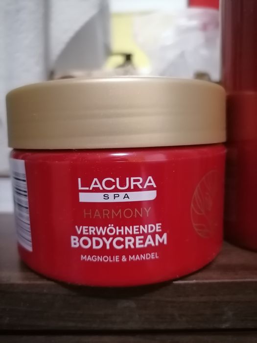 Парфюмни лосиони за тяло, парфюмни спрейове, парфюм