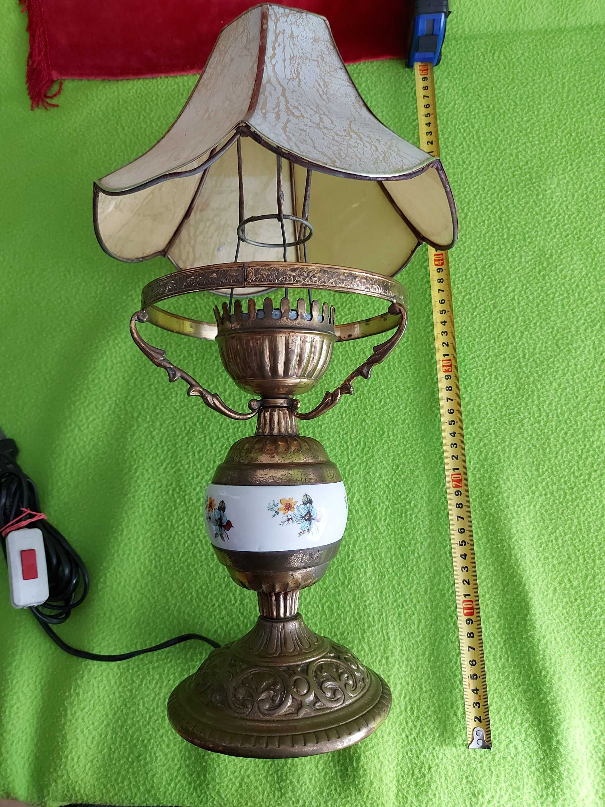 Veioza veche, confectionata din metal cu portelan pictat manual