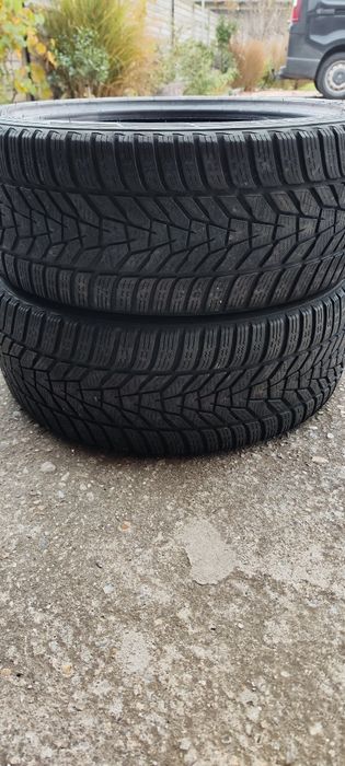 Vând 2 cauciucuri Hankook 225 45 R18