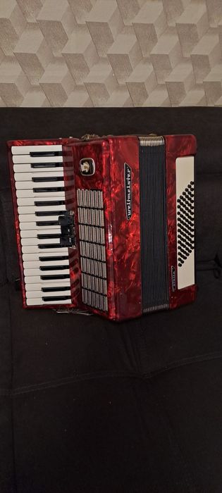 Vând acordeon weltmeister stella