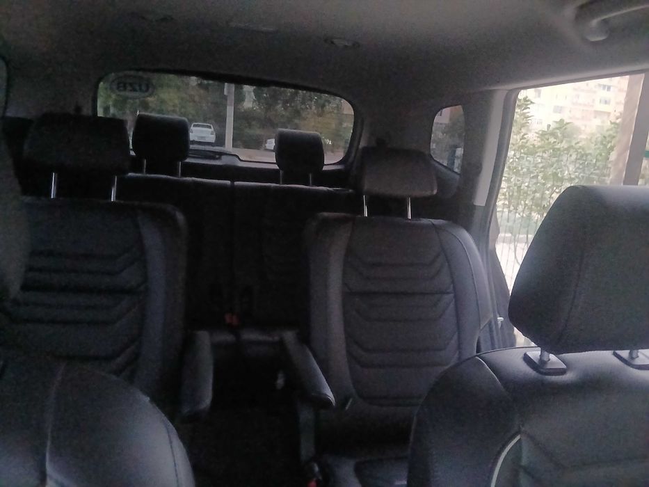 Продам машину Kia Carens