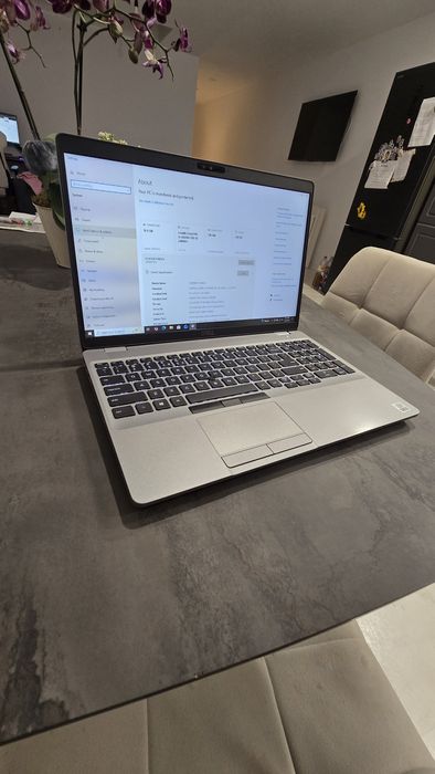 Laptop Dell i5 gen 10 16 gb ram 256 ssd M.2