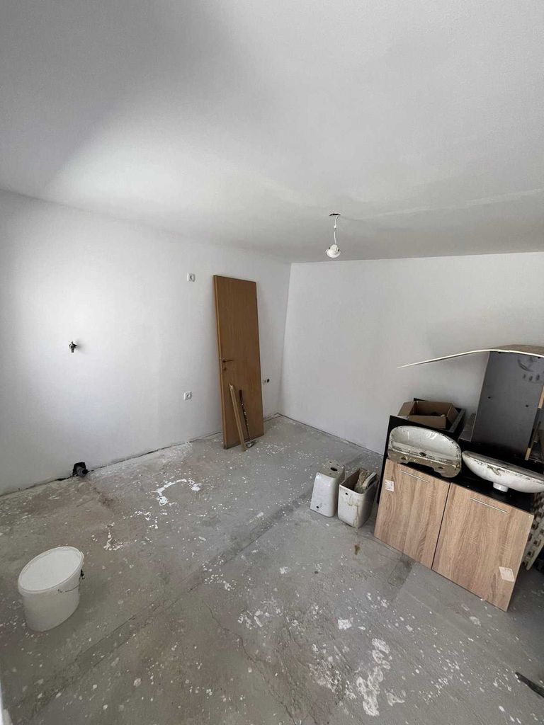 Продава се Къща в Добрич, Център - 41 кв.м за 1717 €/кв.м - Снимка #3