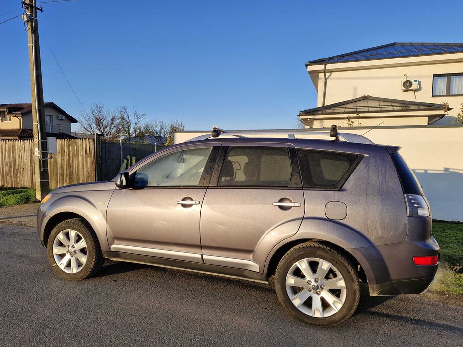Vând Mitsubishi Outlander – 2.2 Diesel, 4x4, 7 locuri