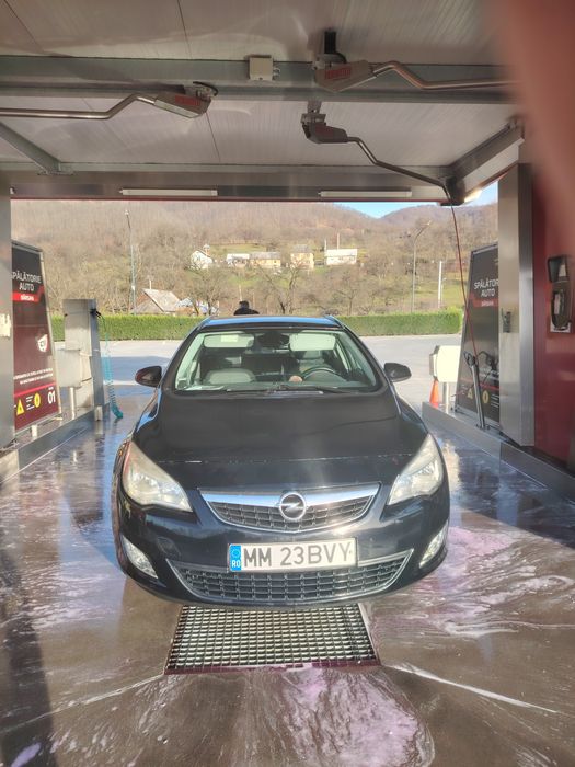 Vand sau schimb opel astra j