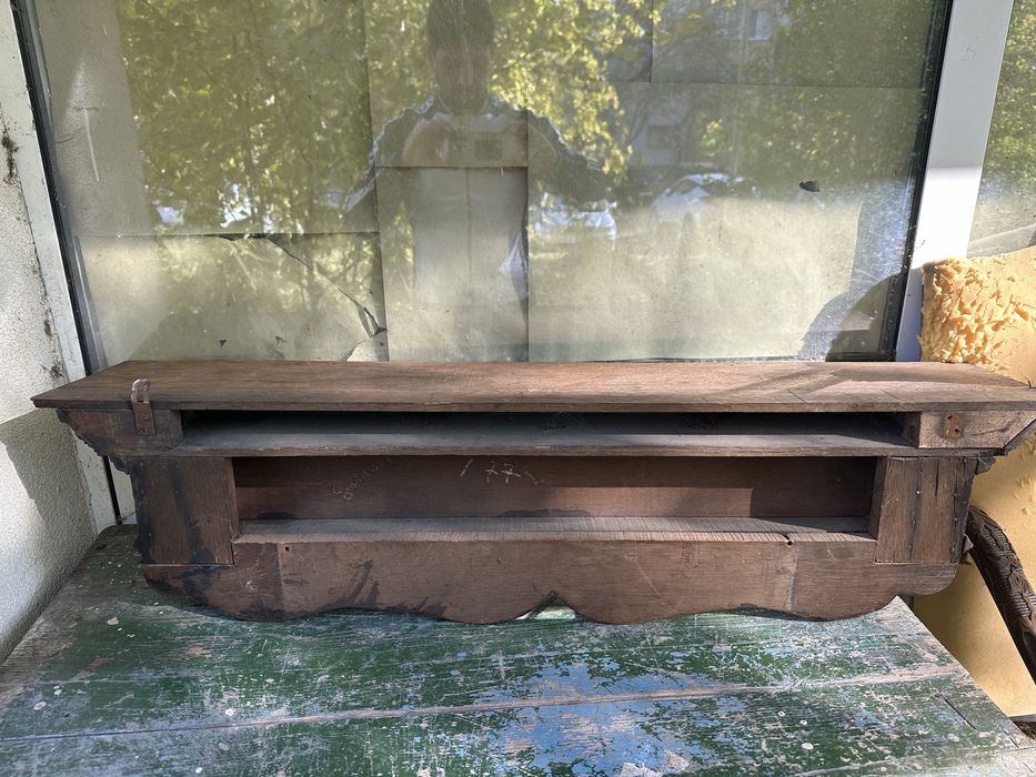 Стара дървена закачалка