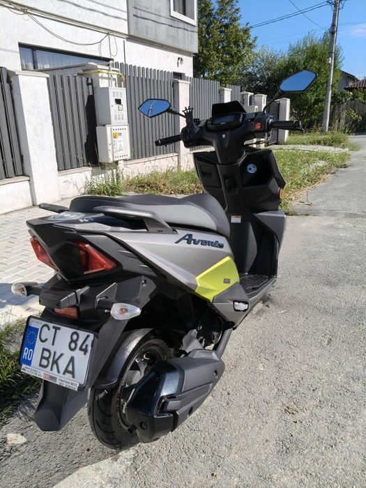Vând scuter suzuki avenis 125